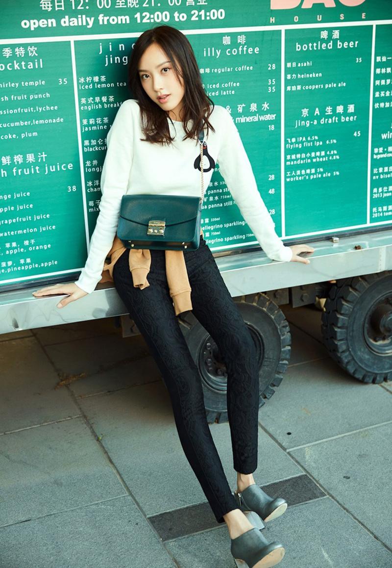 女演员孙嘉灵,身材高挑,楚楚动人!__财经头条