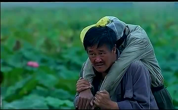 落叶归根:赵本山去白事蹭饭,这哭相简直太像了!