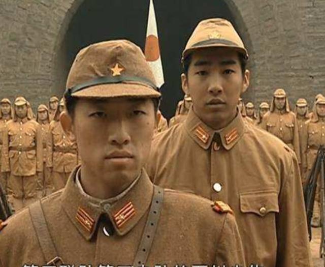 《亮剑》日军投降时明明是夏季,网友:为何张大彪却穿着棉衣受降