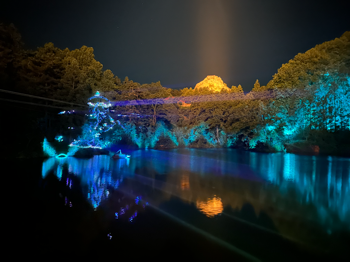 夜游鸡公山 感受灯火璀璨的旅游新体验