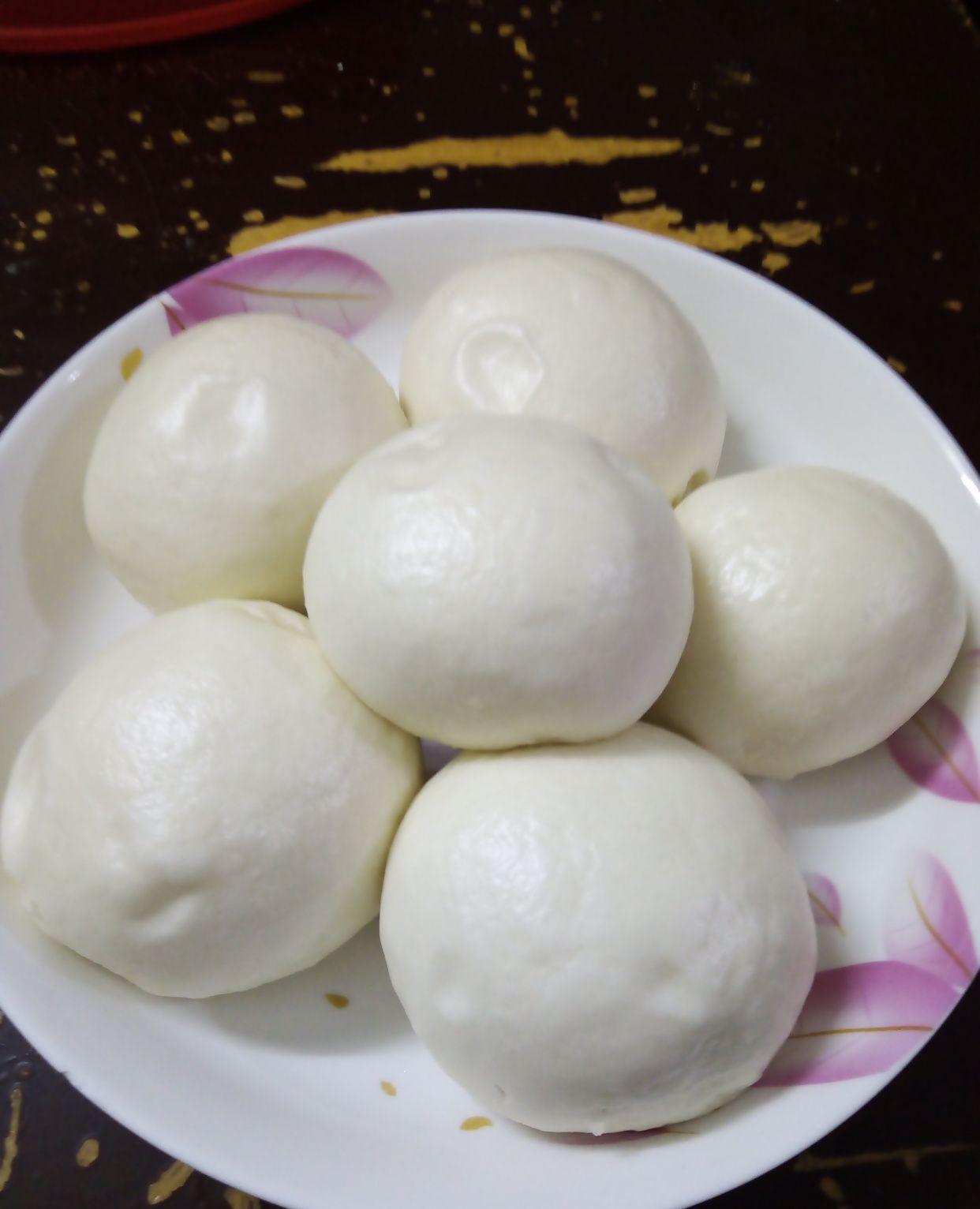 南方的馒头和北方的馒头都有些不一样,无论是口感还是外观,做的方式也