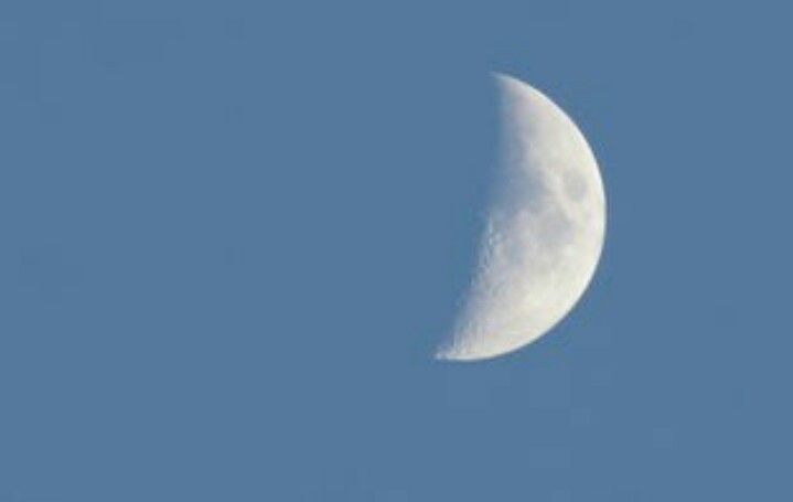 小楼寂寞新雨月也难如钩也难圆你知道原作者是谁吗