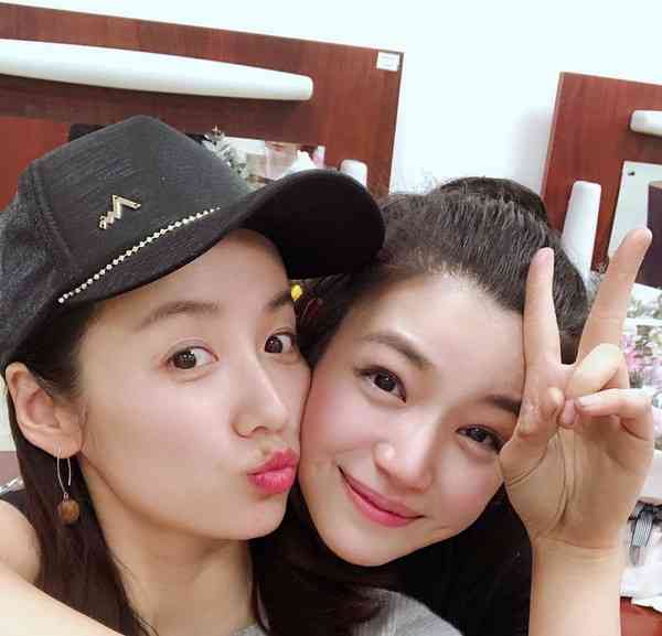 陈妍希身材真好和吕一做瑜伽状态不相上下身材甚至略胜一筹