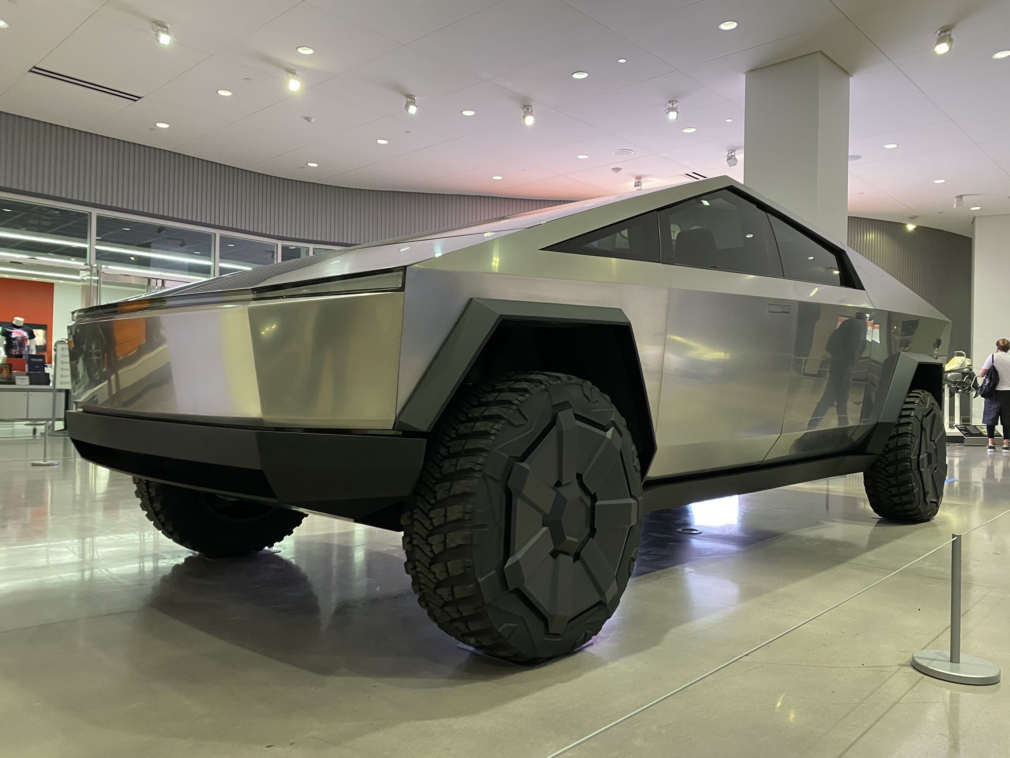 特斯拉将升级电动皮卡cybertruck的车身材料