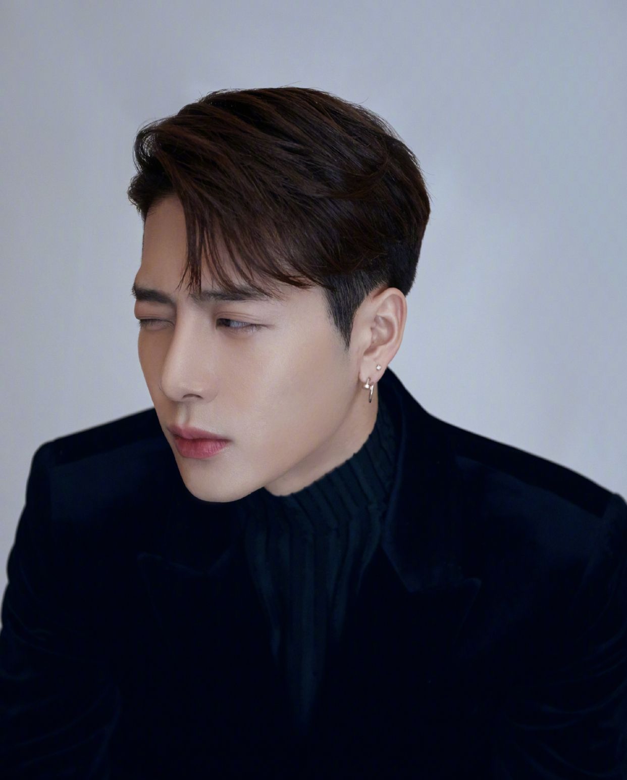 王嘉尔的四六分发型,谁剪谁帅_高清图集_新浪网