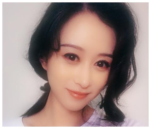 她年龄成谜在知否扮演丹橘换下古装现实生活中更美丽