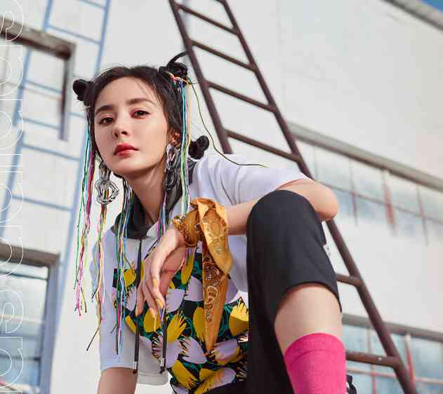 杨幂阿迪达斯广告新图曝光!扎小揪揪造型像一个酷酷小太妹