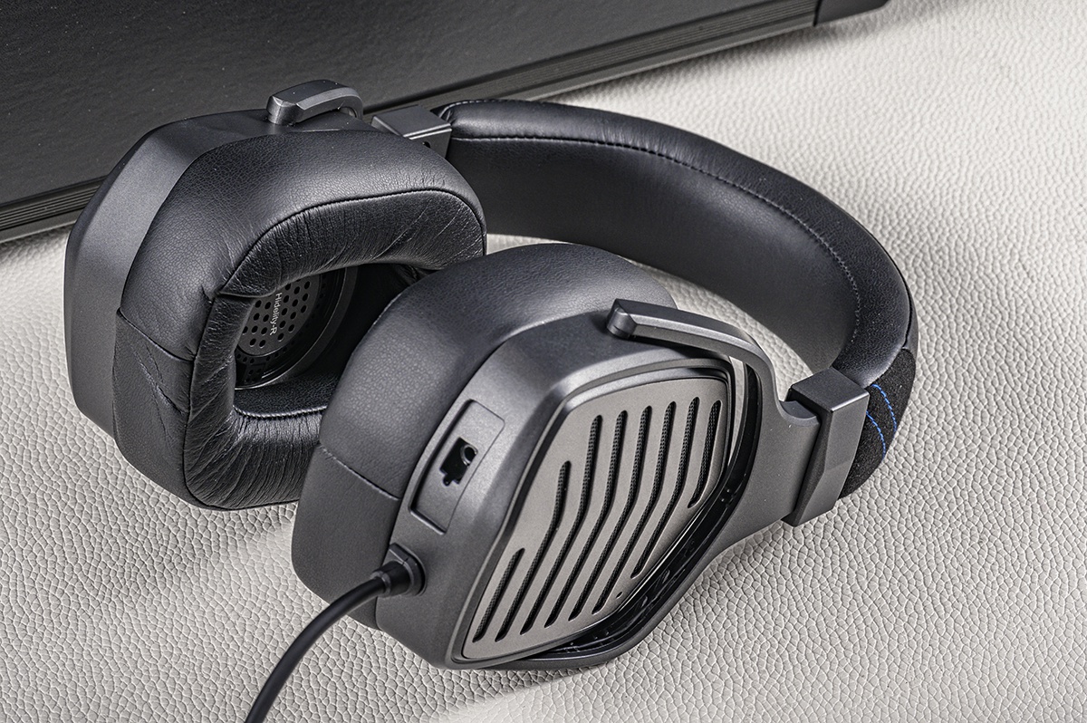 可盐可甜一机四模游戏耳机通才西伯利亚t20