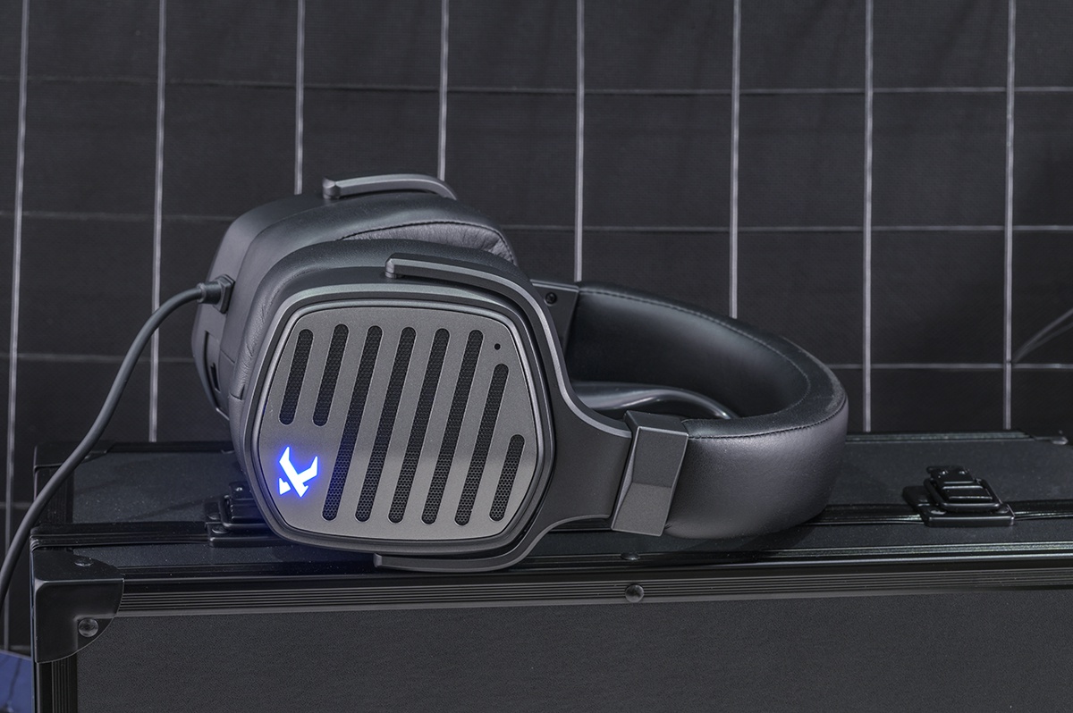 可盐可甜一机四模游戏耳机通才西伯利亚t20