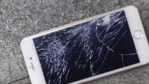 孩子躲被窝玩手机, 爸妈怒摔手机, 不料儿子让夫妻没话说休闲区蓝鸢梦想 - Www.slyday.coM 孩子躲被窝玩手机, 爸妈怒摔手机, 不料儿子让夫妻没话说休闲区蓝鸢梦想 - Www.slyday.coM