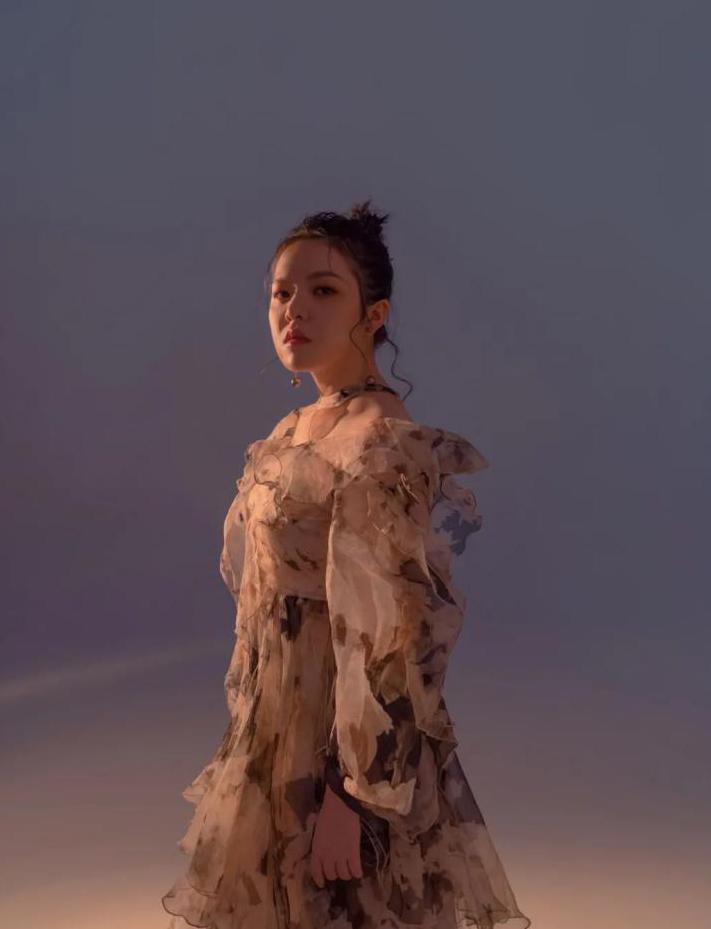 歌手刘思涵接受希岸专访:只要我喜欢,就要去做|爱未满|刘思涵|郁可唯