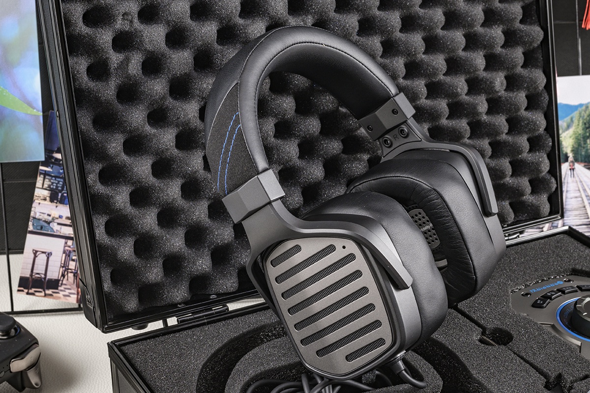 可盐可甜一机四模游戏耳机通才西伯利亚t20