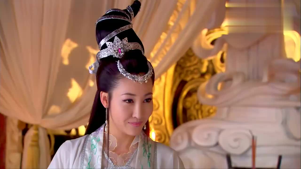 女娲娘娘想杀纣王,不料纣王阳寿未尽,只好派狐仙儿去迷惑他