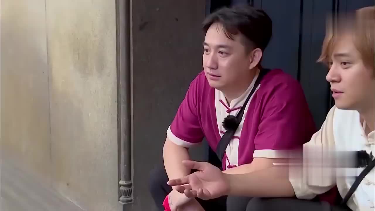 沙溢被孙红雷套路,委屈的向黄磊诉苦,小猪笑的真开心!