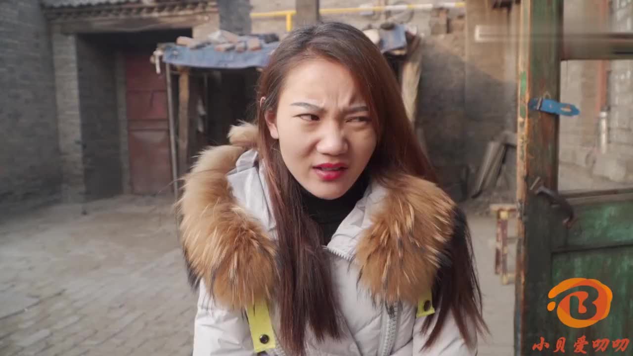 搞笑短剧:媳妇让老公做买卖,结果媳妇批发了一堆过期日历,爆笑