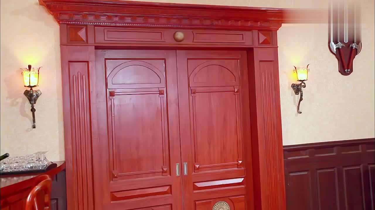 壮汉向长官讨要佟家老宅得知真相后长官允许壮汉为所欲为