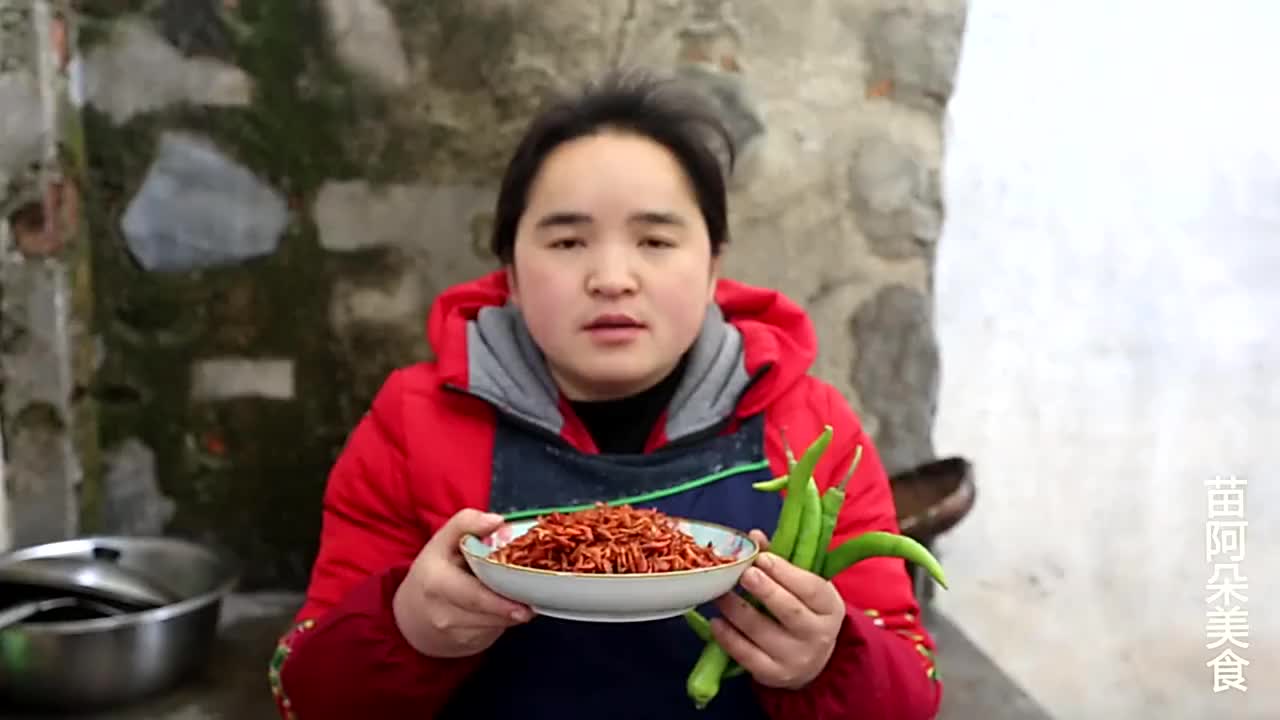 苗大姐辣椒炒虾米大碗米饭虾太香连加几次才吃好
