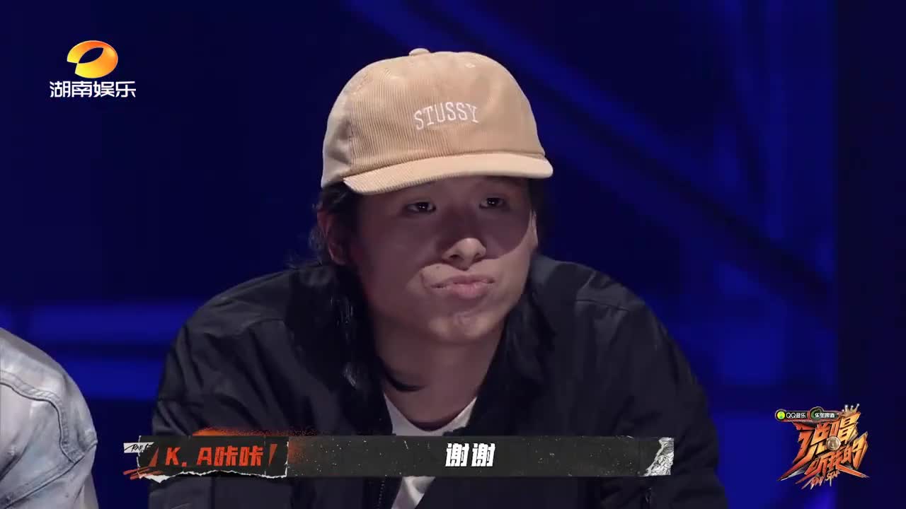 说唱听我的:法老现场表白雪碧,一旁王琳凯瞎起哄,雪碧脸都红了