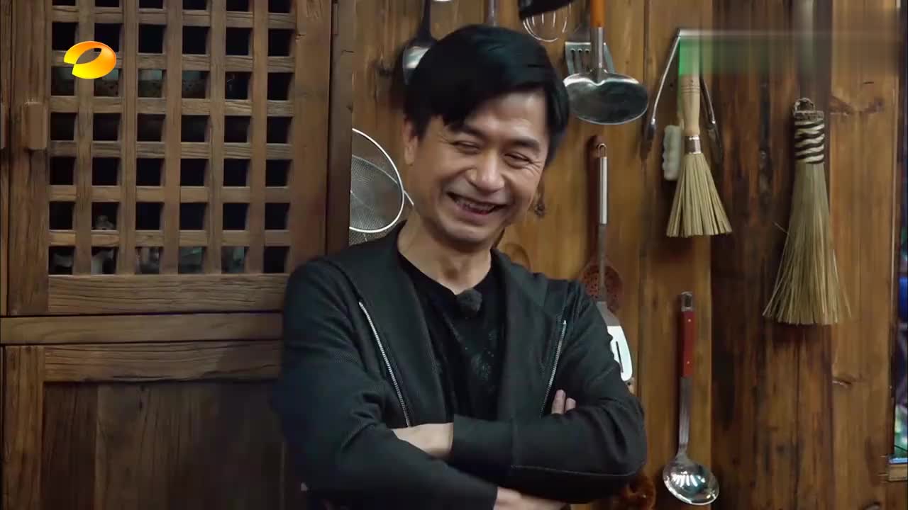 黄磊想起自己长头发的样子,黄舒骏:我们都曾年轻过!