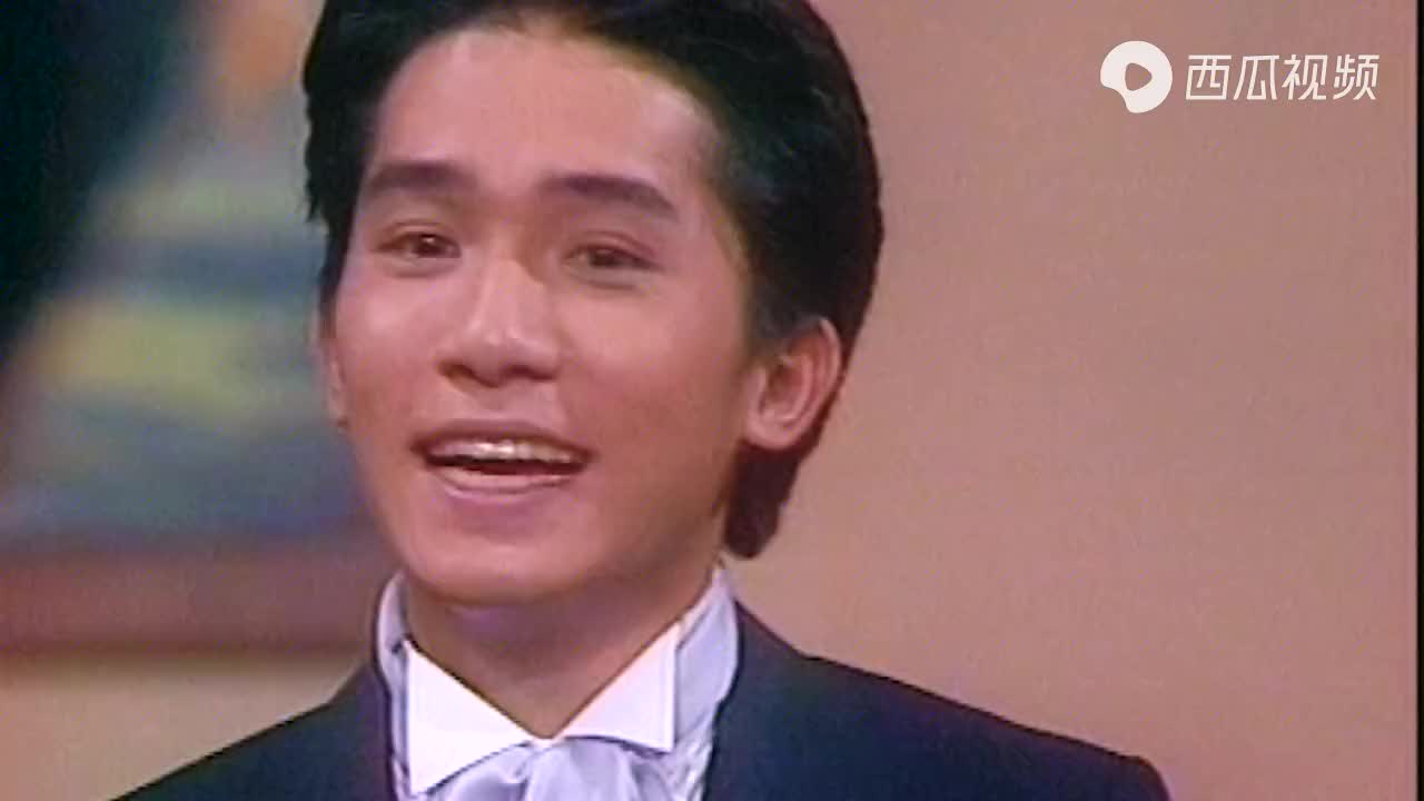 看看梁朝伟20岁到56岁的变化,中年以后比年轻的时候更帅更有魅力