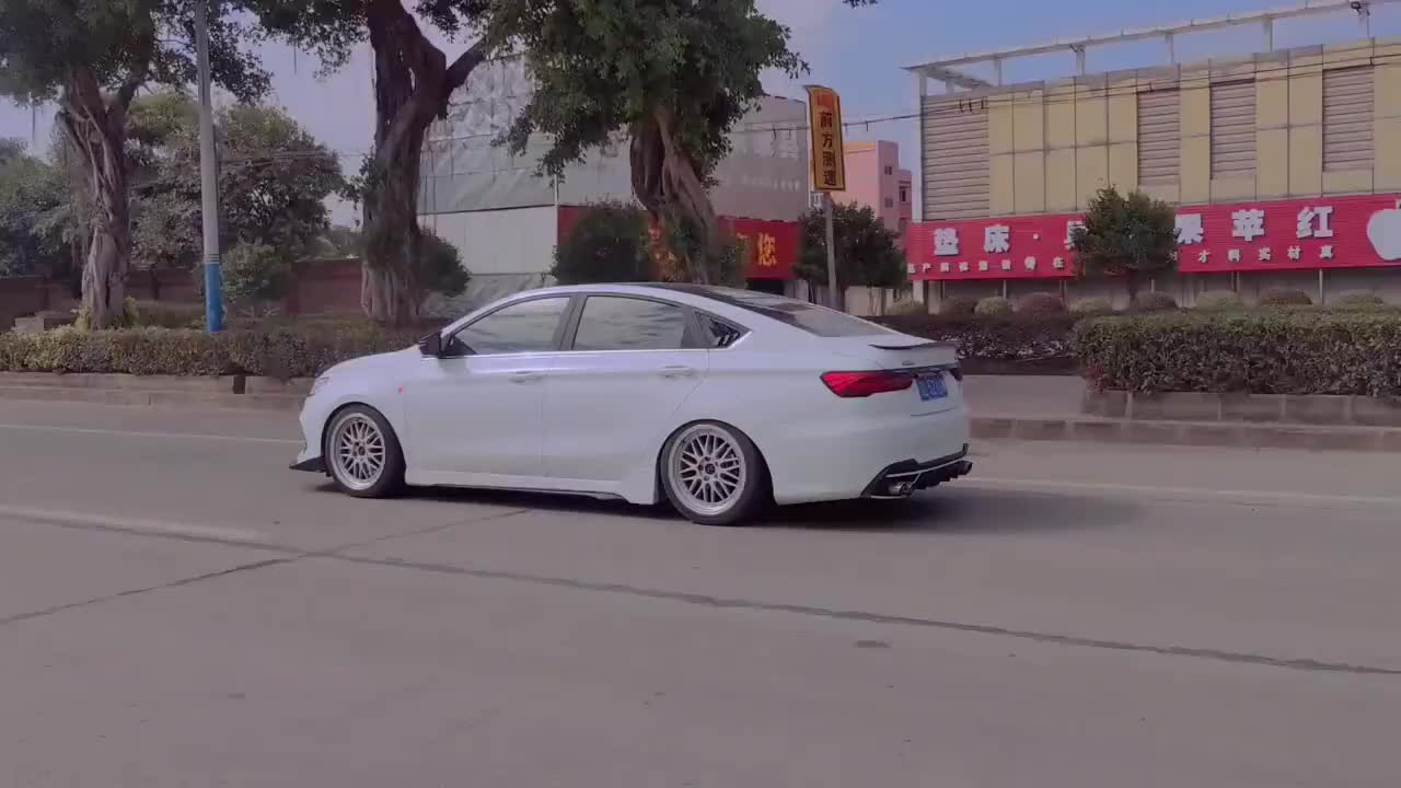 吉利缤瑞换上bbs轮毂,可以说战斗欲望十分强烈!