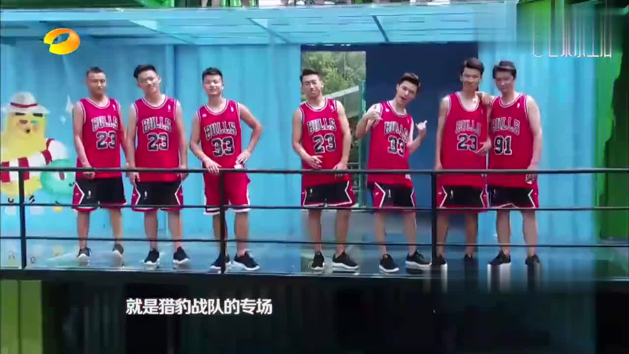 摇啊笑啊桥:猎豹队集体西装出场,舞动青春,小姐姐激动直跳脚!