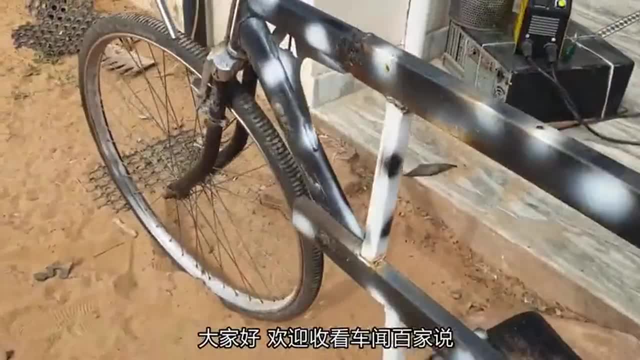 牛人自制8米长的自行车打破吉尼斯,骑上路后,彻底崩溃了!