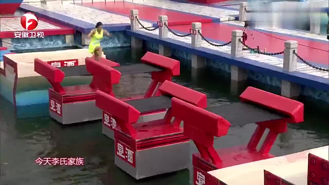 00:00 01:57 01:57 为您推荐: 美女衣着宽松就来闯关,完全不顾及观众