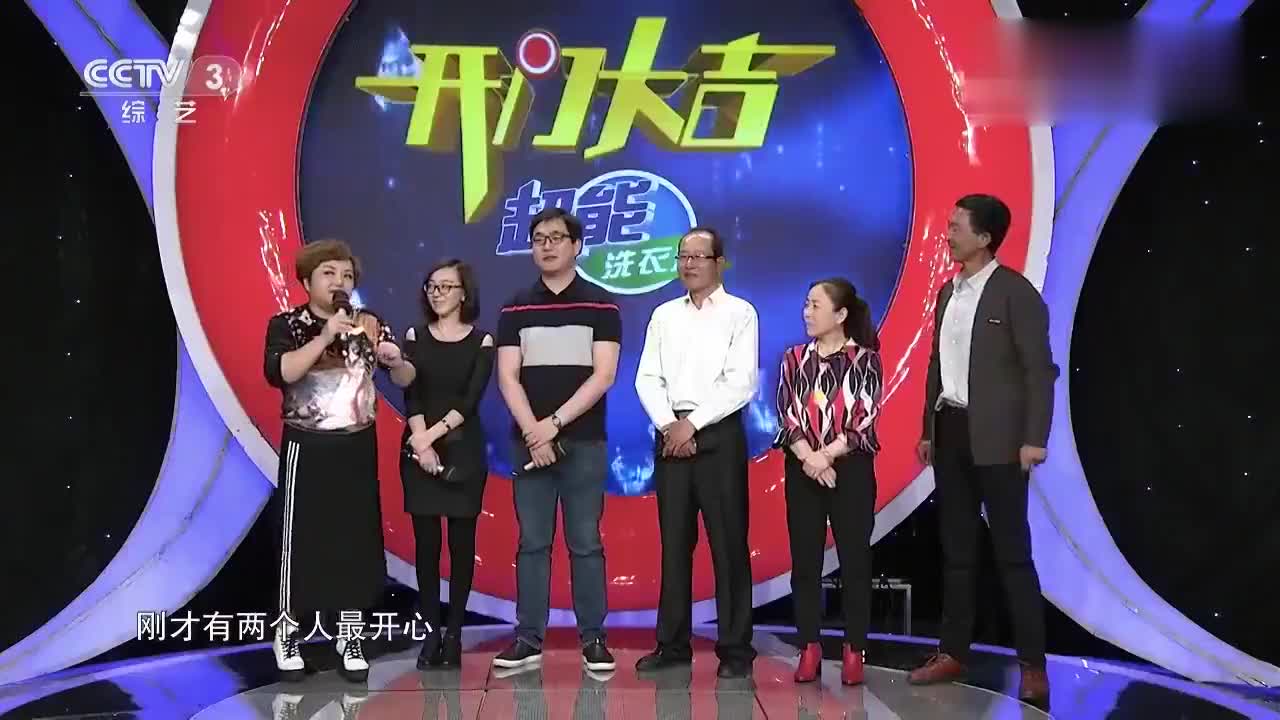 王恒屹与家人同台集锦,父亲亮相说话风趣幽默,母亲颜值胜过明星