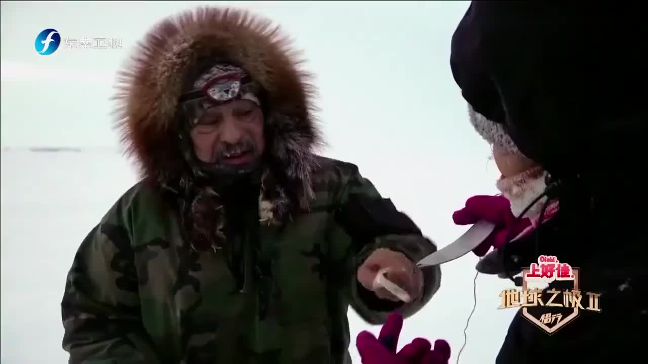 侣行:因纽特人的冰钓是什么样的,现在钓鱼太难了,梁红都累了!