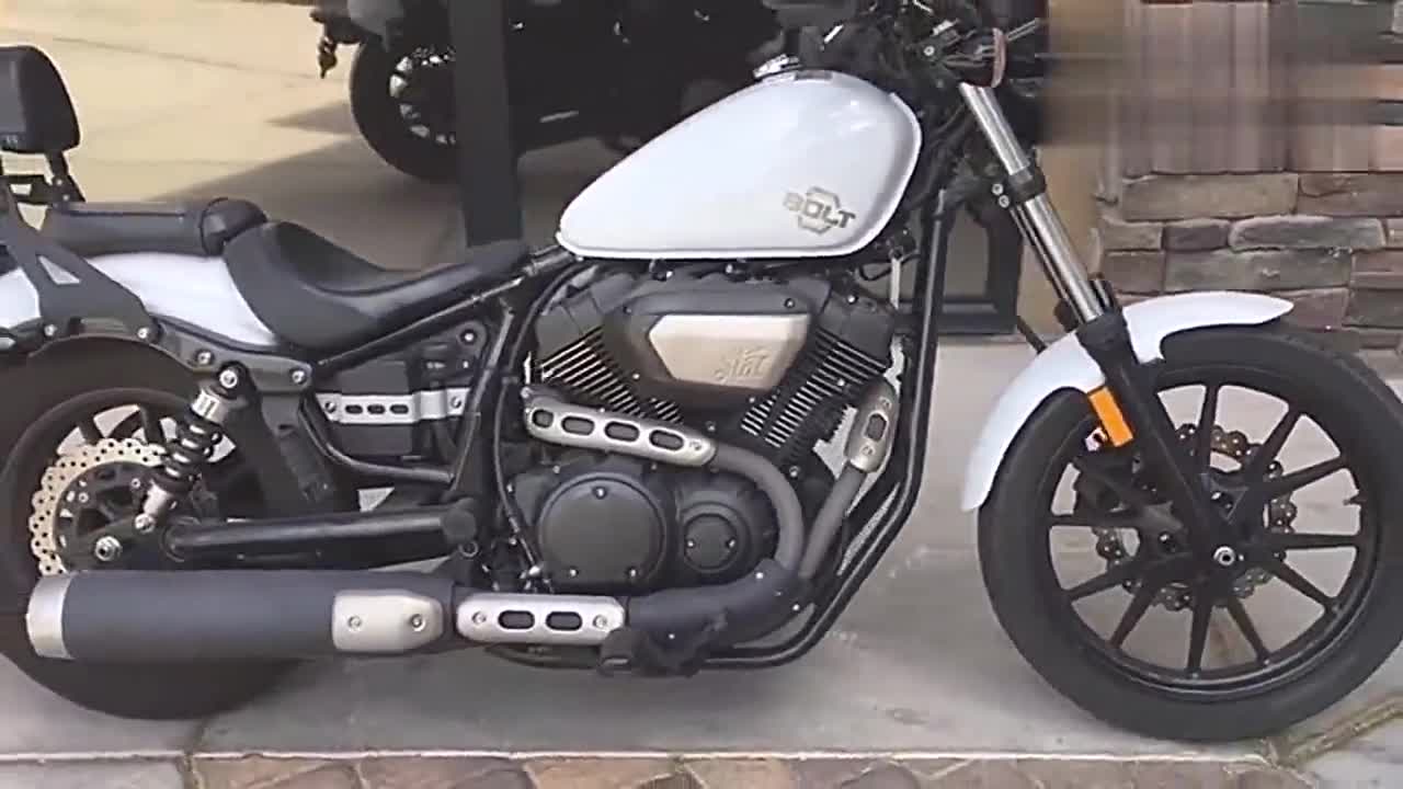 外形像哈雷的雅马哈摩托车:bolt950