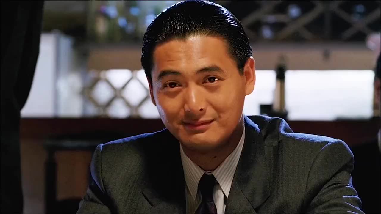 老板输不起想要打劫发哥,被龙五三两下解决,也不看看保镖是谁