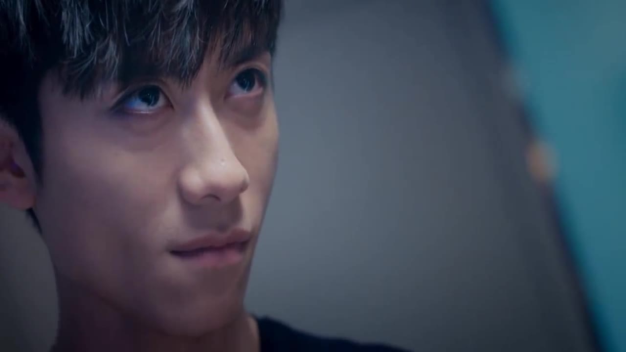 原来崔皓月只是沈亦臻的交替人格,关必康医生说的一点都没错