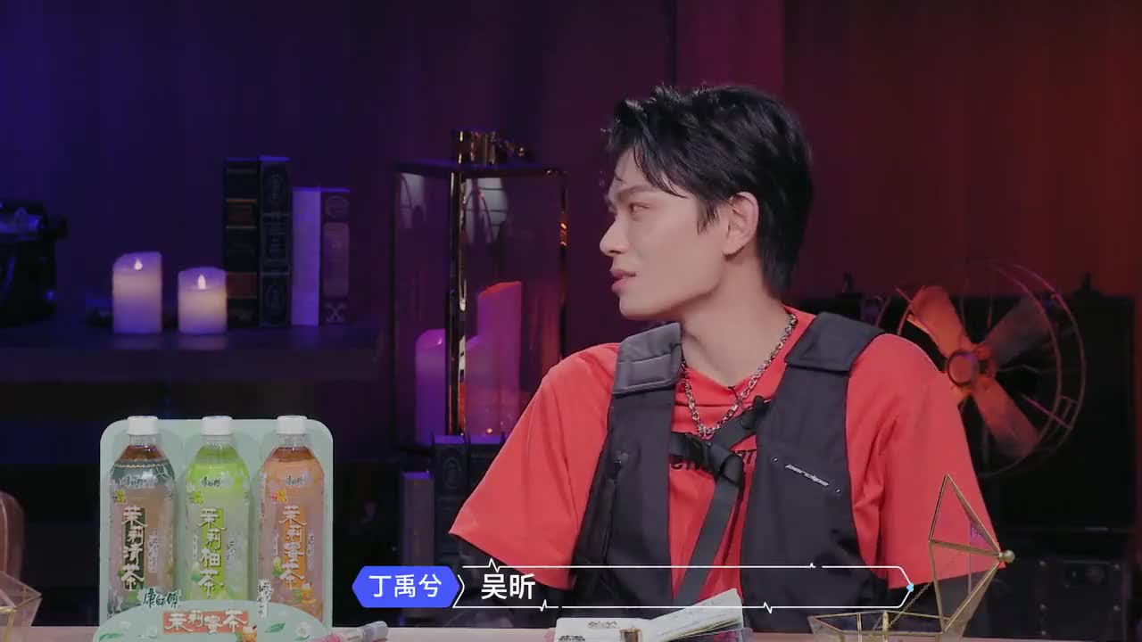 丁禹兮对吴昕撒娇,一个举动笑翻全场!吴昕:你这是要打我吗?