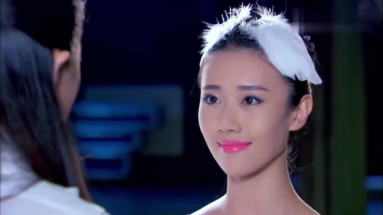 穿这一身就上去了!台下观众都懵了!