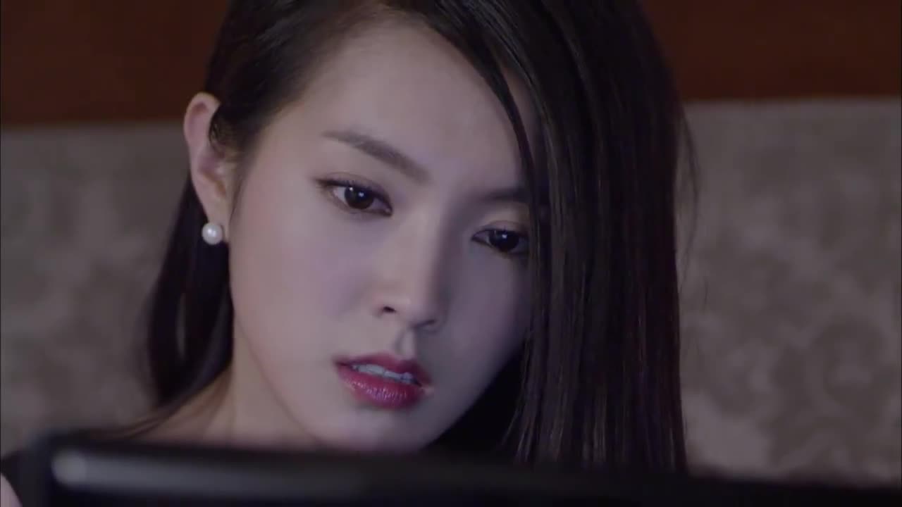 丁佳慧看到长清凯旋归来,还有金睿陪伴,气得要砸电脑