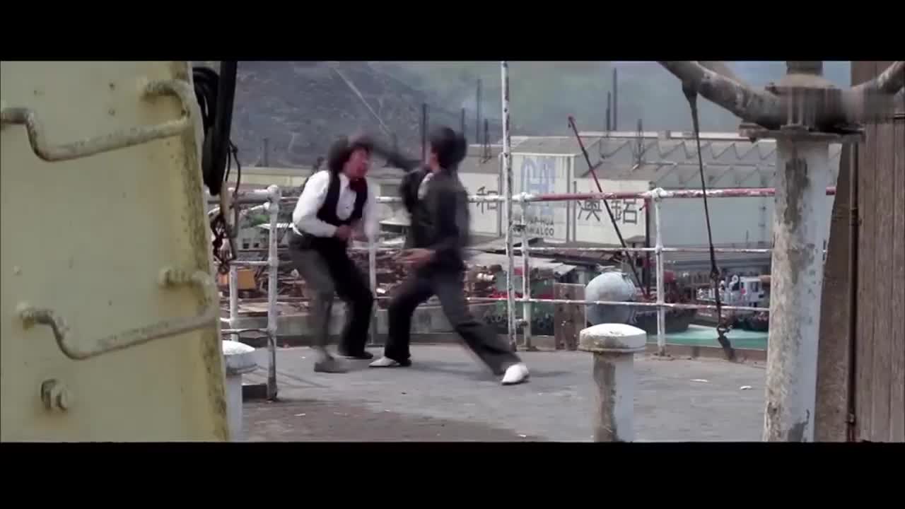 打架千万不要戴眼镜,本来稳赢的局面,硬生生被一拳废了眼睛_新浪新闻