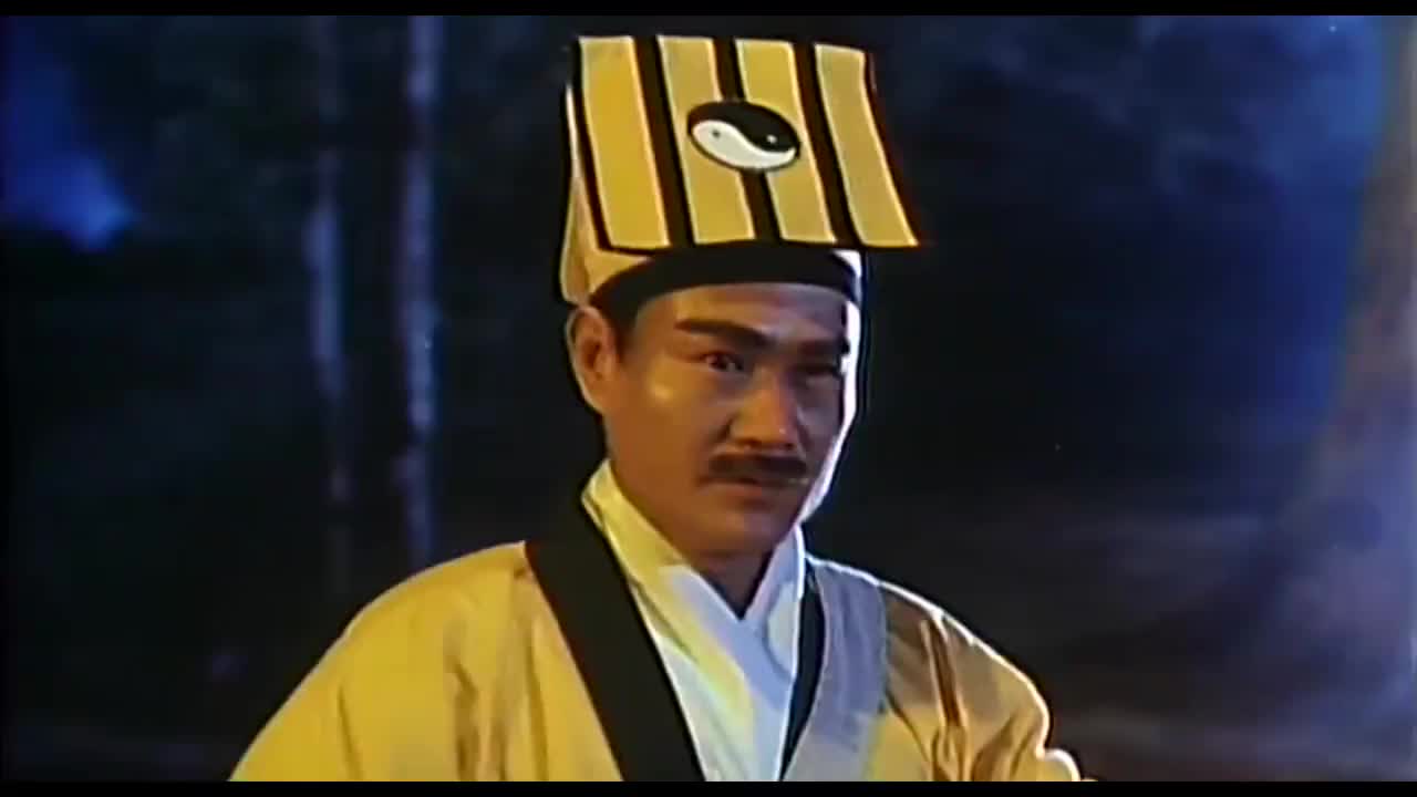 降头师不仅刀枪不入,还会隐身,英叔布下法阵让他们有来无回