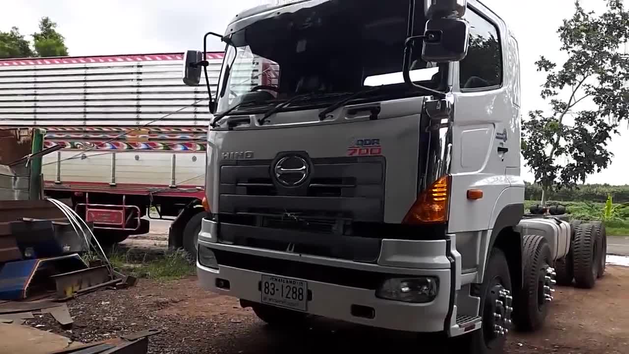 日野牌四轴货车底盘看着不错跟东风大力神比哪个好