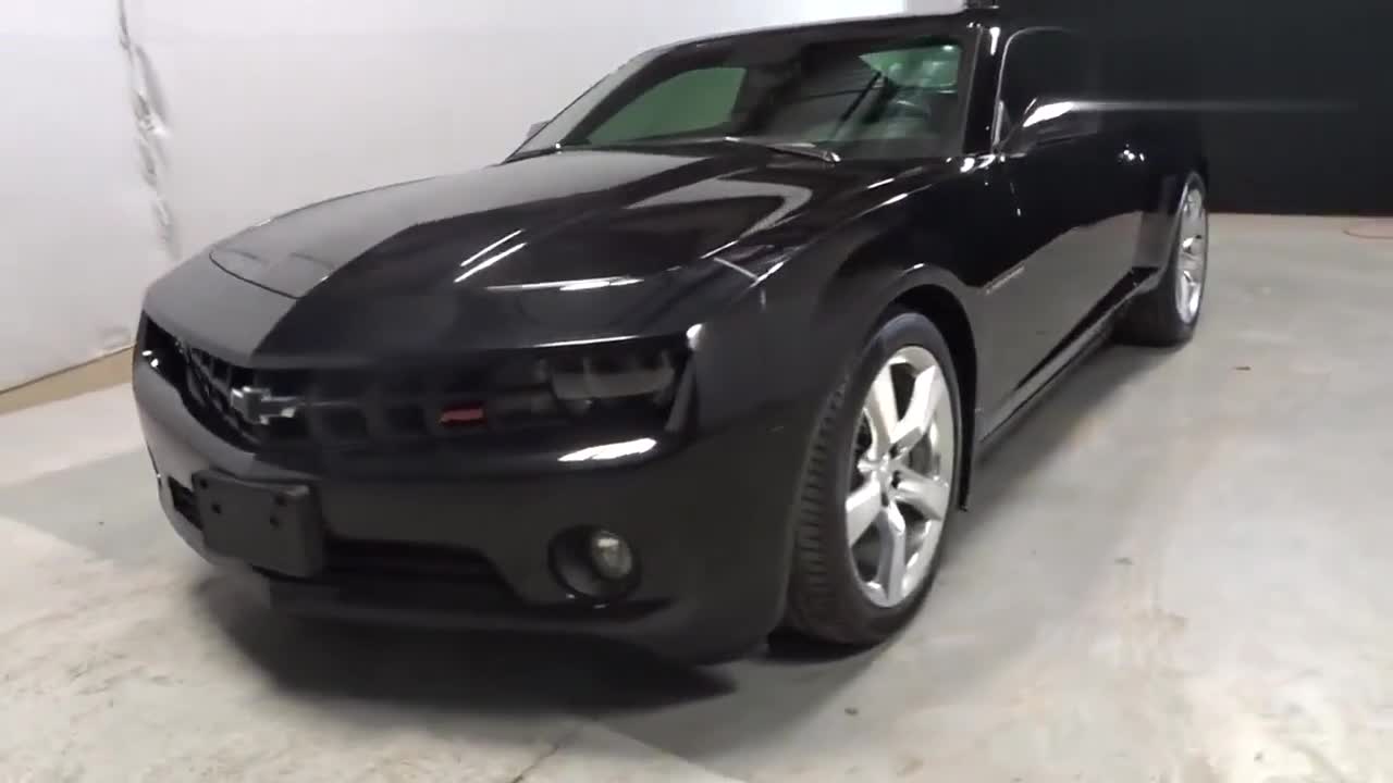 变形金刚里的你让我无法自拔,黑色雪佛兰科迈罗