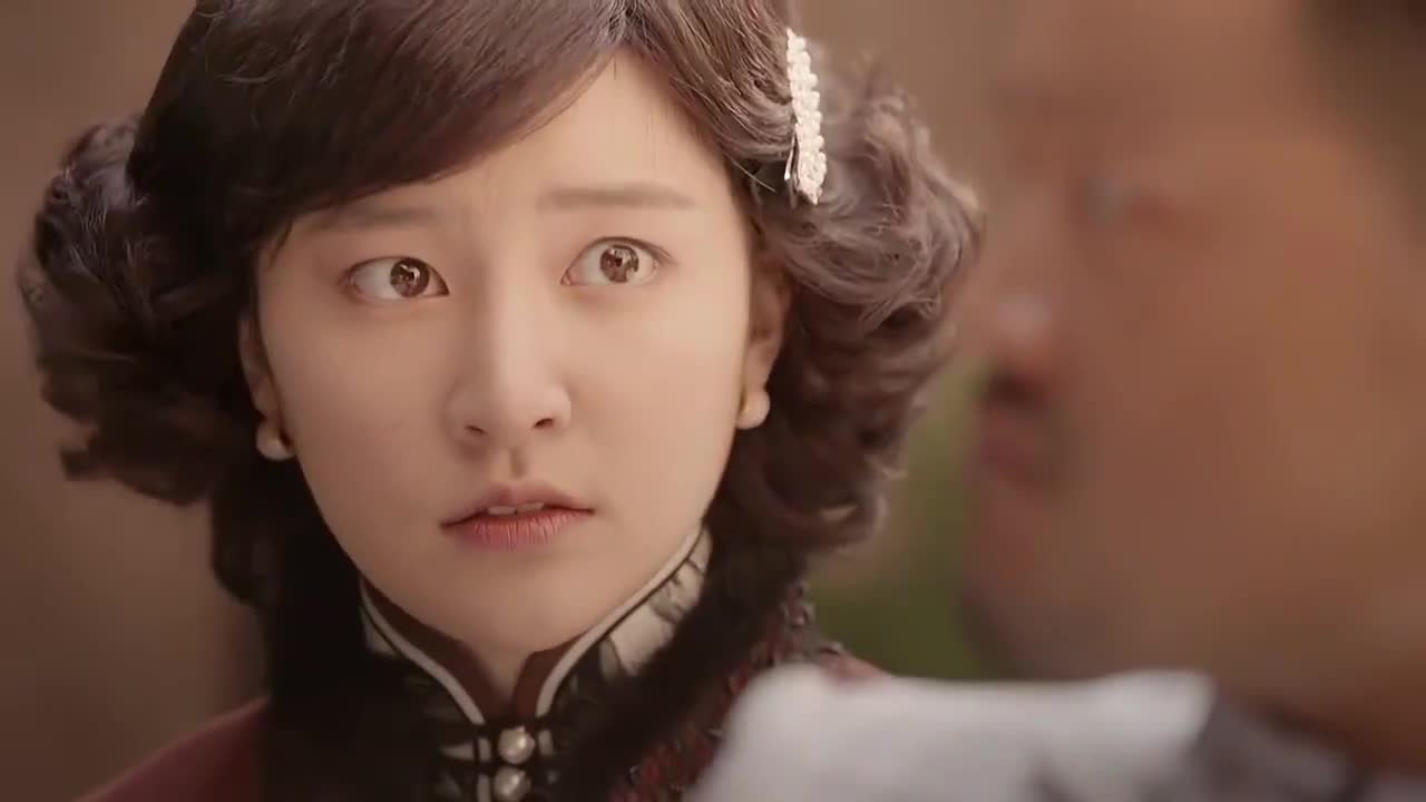 宋飞拿枪对着松田,不料叶梅也拿出枪,竟用自己的命胁迫宋飞