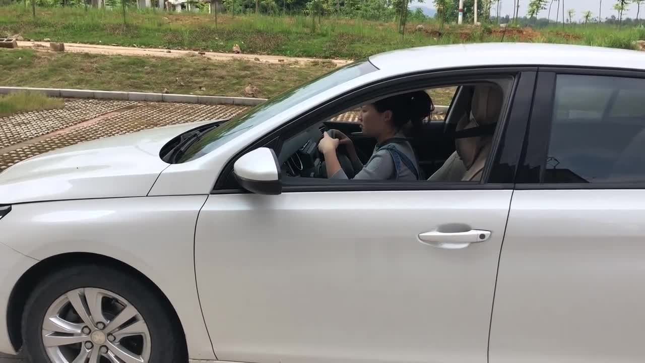 倒车入库干净利落在民间像这样的女司机还有多少