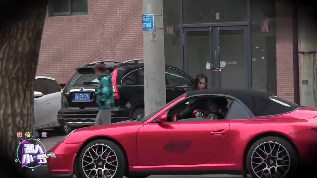 小伙开豪车街头测试拜金女,拜金女一上车就表白