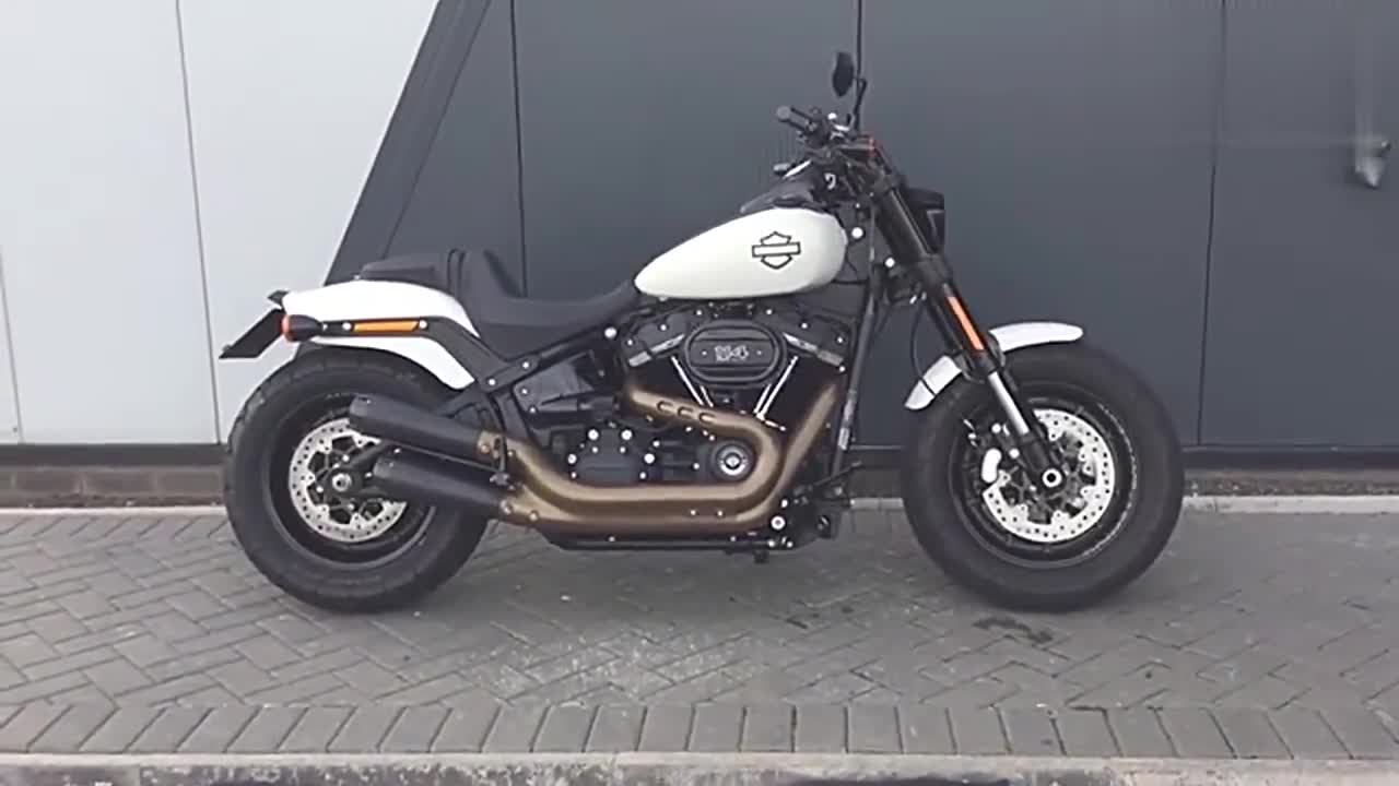 哈雷"肥霸"全方位展示,霸气十足,听听18升发动机的声音吧