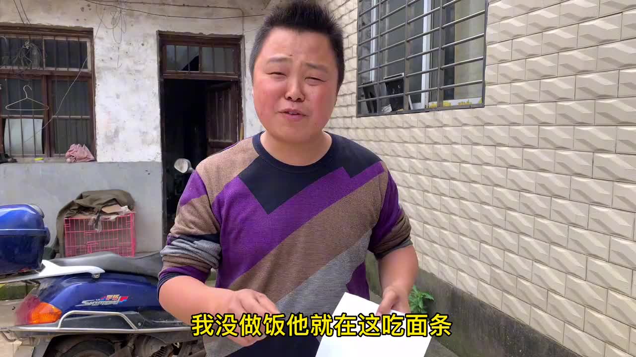 西娃子今天中午吃,烤鸭配上螺蛳粉,还有土鸡蛋吃起来太过瘾了