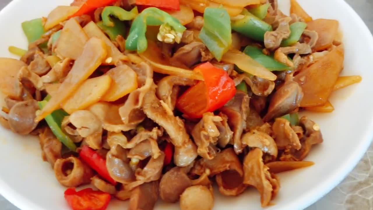 土豆片鸡胗,这鸡胗质量不咋地,不能熘不是上等的好货