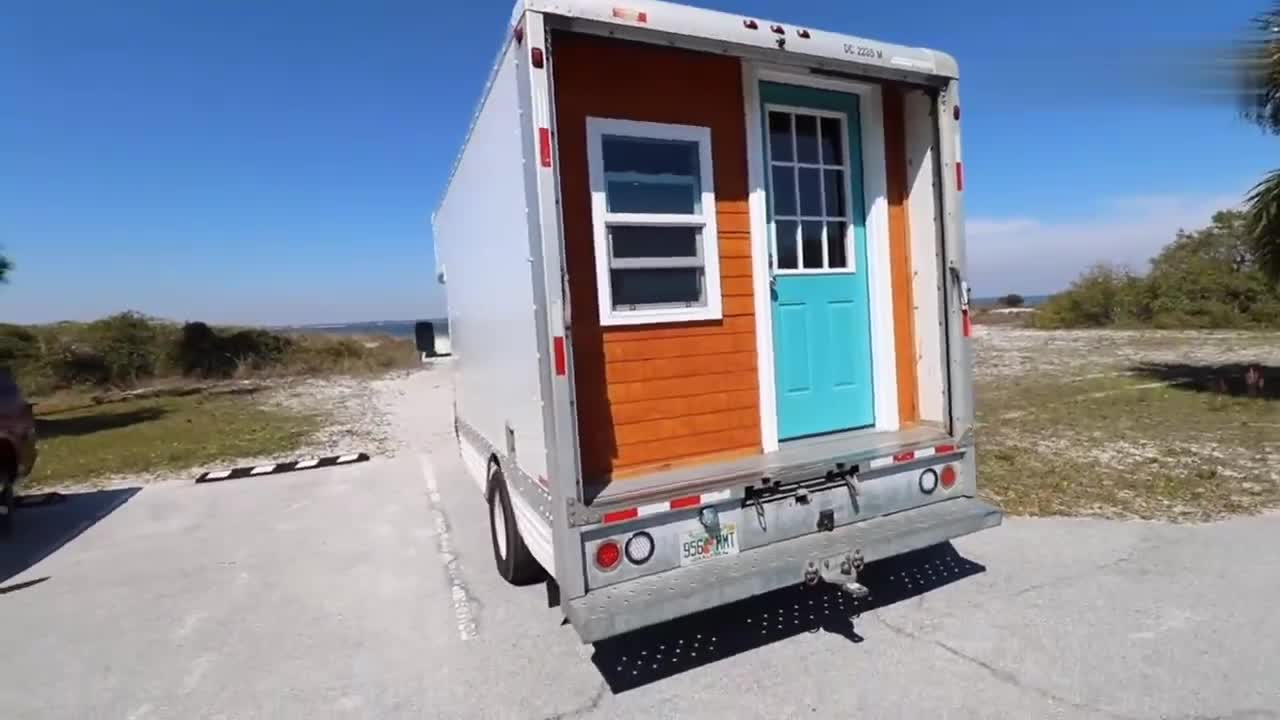 小伙房车自驾游,货车改房车改的像家一样,看看他花了多少钱?