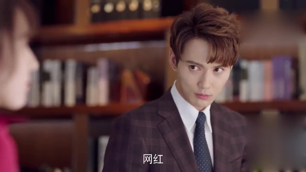 00:45 00:45 为您推荐: 沈双双生气的样子太可爱了吧,难怪能把赵承志