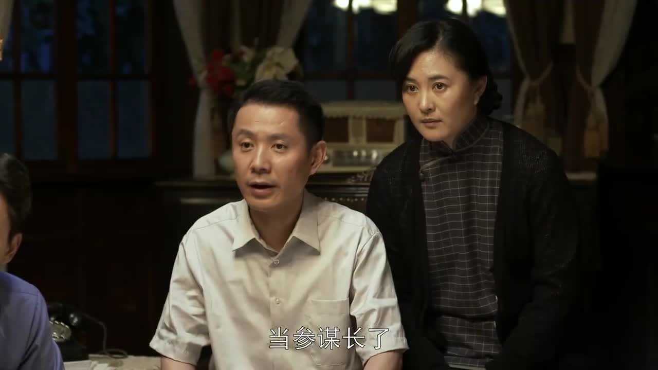 父母爱情:美女和老公吵架,邻居立马偷听,看热闹不嫌事大!