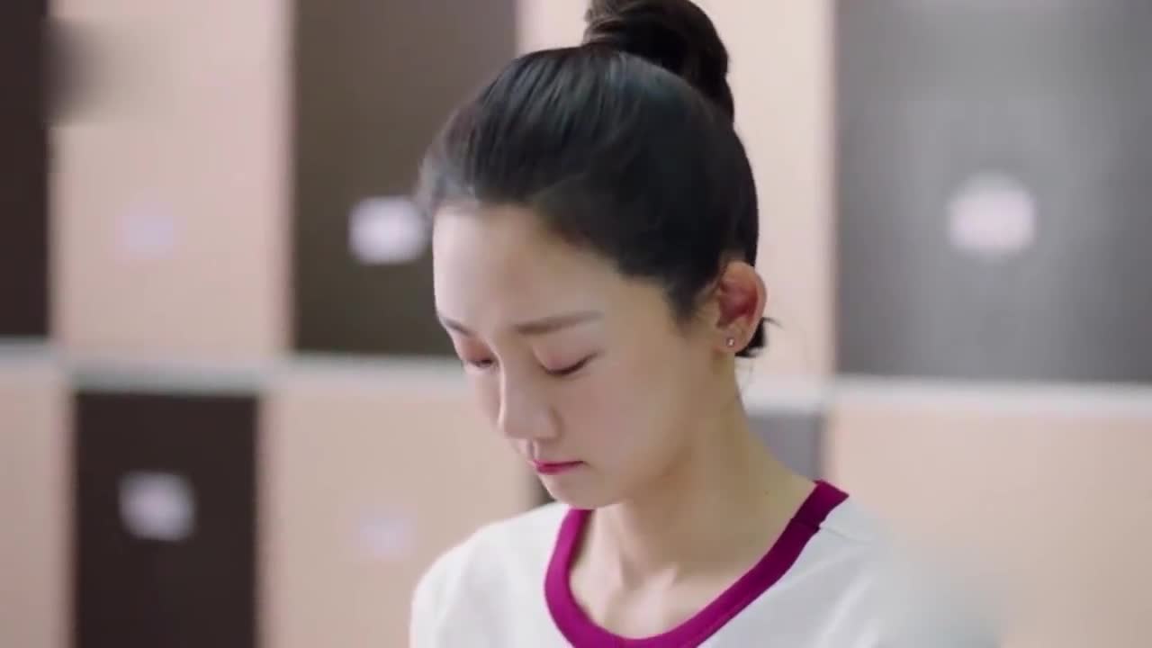 青春抛物线:易安乐坐在椅子上发呆,想起了傅安晏的那句话!
